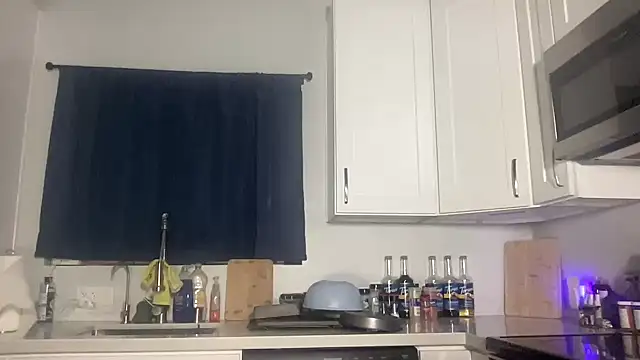 NatalieKneals online show from March 21, 4:03 am
