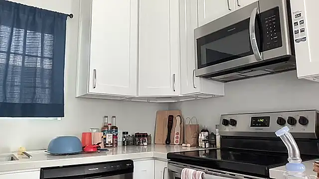 NatalieKneals online show from January 7, 7:41 pm