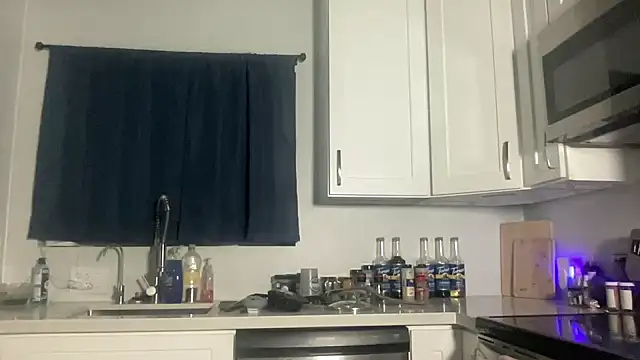 NatalieKneals online show from March 19, 4:45 am