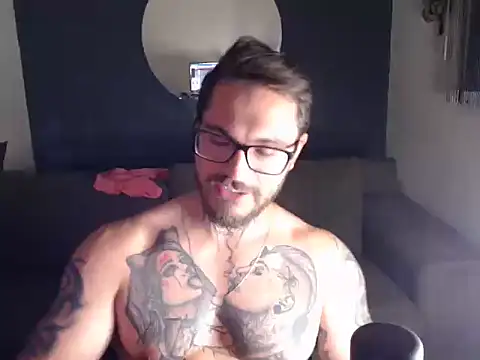 Snapshot of clark_r chatting on September 23, 11:01 pm clark r online show from September 23, 11:01 pm