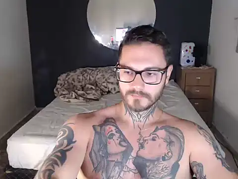 Snapshot of clark_r chatting on November 11, 4:46 pm clark r online show from November 11, 4:46 pm