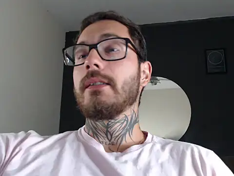 Snapshot of clark_r chatting on September 25, 11:44 pm clark r online show from September 25, 11:44 pm