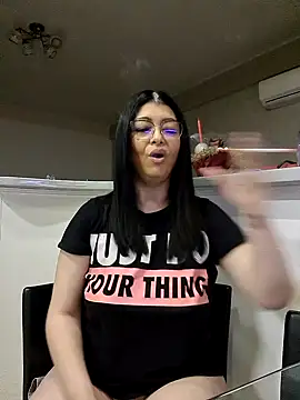 Snapshot of Milf_Abigail chatting on March 5, 4:13 am Milf Abigail online show from March 5, 4:13 am
