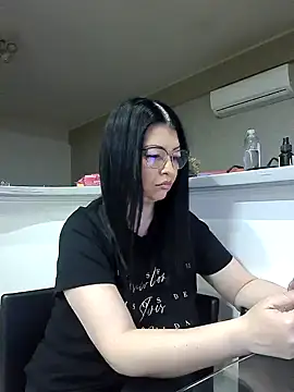 Snapshot of Milf_Abigail chatting on March 5, 11:38 pm Milf Abigail online show from March 5, 11:38 pm