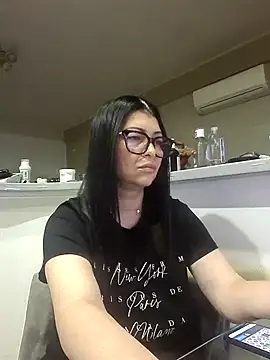 Snapshot of Milf_Abigail chatting on October 14, 10:20 pm Milf Abigail online show from October 14, 10:20 pm