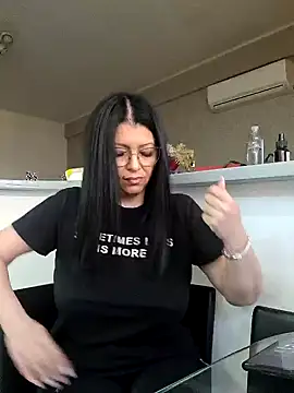 Snapshot of Milf_Abigail chatting on March 21, 5:00 am Milf Abigail online show from March 21, 5:00 am