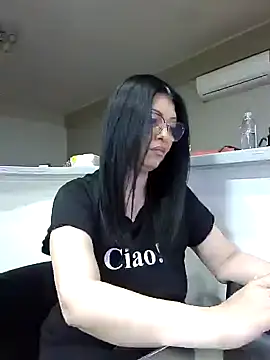 Snapshot of Milf_Abigail chatting on March 22, 1:32 am Milf Abigail online show from March 22, 1:32 am