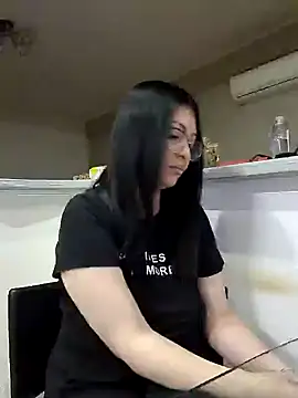 Snapshot of Milf_Abigail chatting on March 18, 12:51 am Milf Abigail online show from March 18, 12:51 am