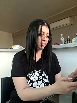 Snapshot of Milf_Abigail chatting on March 20, 5:35 am Milf Abigail online show from March 20, 5:35 am