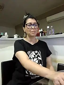 Snapshot of Milf_Abigail chatting on October 18, 1:18 am Milf Abigail online show from October 18, 1:18 am