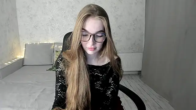 Snapshot of LissaCain chatting on November 12, 4:49 am LissaCain online show from November 12, 4:49 am