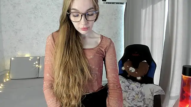 Snapshot of LissaCain chatting on September 10, 5:17 am LissaCain online show from September 10, 5:17 am