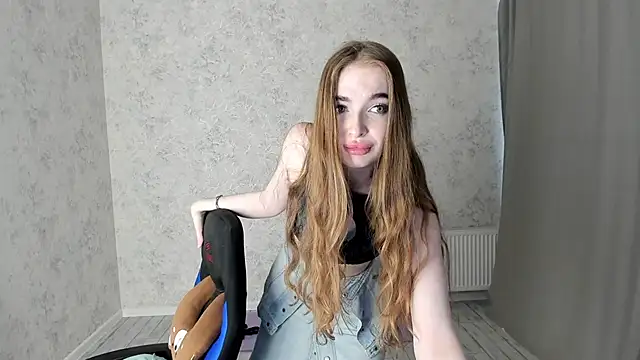 Snapshot of LissaCain chatting on February 2, 9:40 am LissaCain online show from February 2, 9:40 am