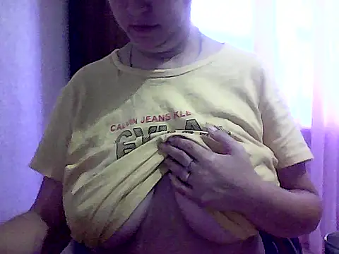 Snapshot of AnaXBerry chatting on September 27, 7:03 am AnaXBerry online show from September 27, 7:03 am