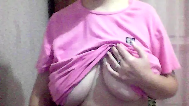 Snapshot of AnaXBerry chatting on October 12, 6:42 pm AnaXBerry online show from October 12, 6:42 pm