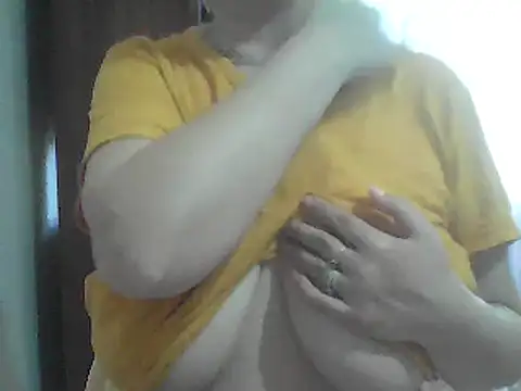Snapshot of AnaXBerry chatting on June 7, 6:18 am AnaXBerry online show from June 7, 6:18 am