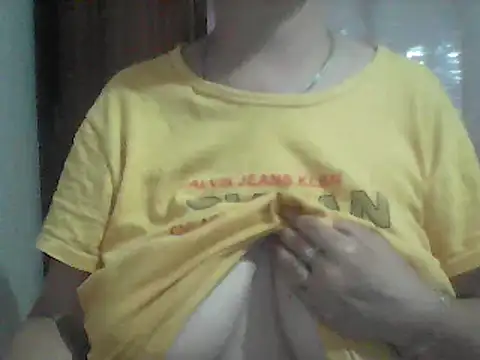 Snapshot of AnaXBerry chatting on June 25, 6:24 pm AnaXBerry online show from June 25, 6:24 pm