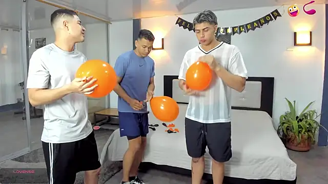 Snapshot of badguyss_bisex chatting on November 21, 11:31 am badguyss bisex online show from November 21, 11:31 am