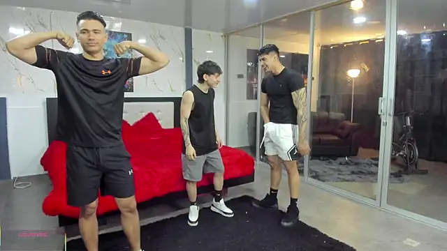 Snapshot of badguyss_bisex chatting on March 4, 11:40 am badguyss bisex online show from March 4, 11:40 am