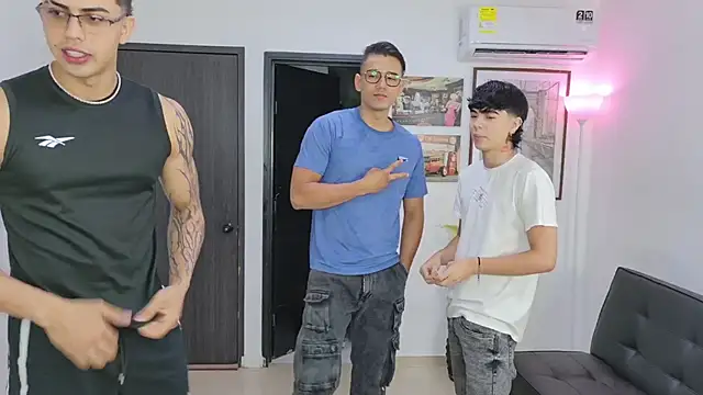 badguyss bisex online show from May 28, 11:16 am