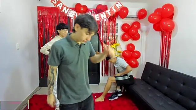 Snapshot of badguyss_bisex chatting on February 8, 11:30 am badguyss bisex online show from February 8, 11:30 am