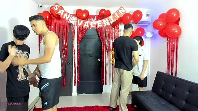 Snapshot of badguyss_bisex chatting on February 9, 11:41 am badguyss bisex online show from February 9, 11:41 am