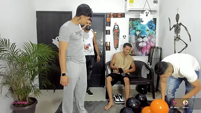 Snapshot of badguyss_bisex chatting on October 21, 11:09 am badguyss bisex online show from October 21, 11:09 am