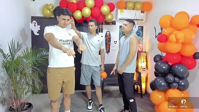 Snapshot of badguyss_bisex chatting on October 23, 11:20 am badguyss bisex online show from October 23, 11:20 am