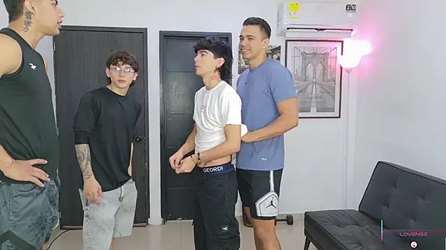 badguyss bisex online show from May 10, 11:14 am