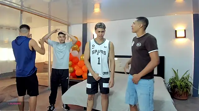 Snapshot of badguyss_bisex chatting on November 23, 11:31 am badguyss bisex online show from November 23, 11:31 am