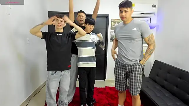 Snapshot of badguyss_bisex chatting on February 7, 11:29 am badguyss bisex online show from February 7, 11:29 am