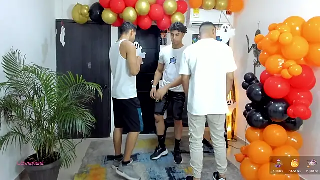 Snapshot of badguyss_bisex chatting on October 22, 11:31 am badguyss bisex online show from October 22, 11:31 am