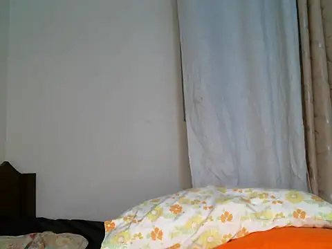 Snapshot of Bella_kiki chatting on March 3, 5:31 pm Bella kiki online show from March 3, 5:31 pm
