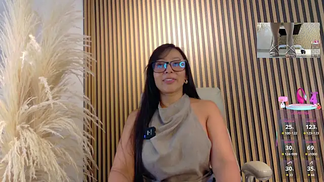Snapshot of lulu_072 chatting on June 19, 12:49 am lulu 072 online show from June 19, 12:49 am