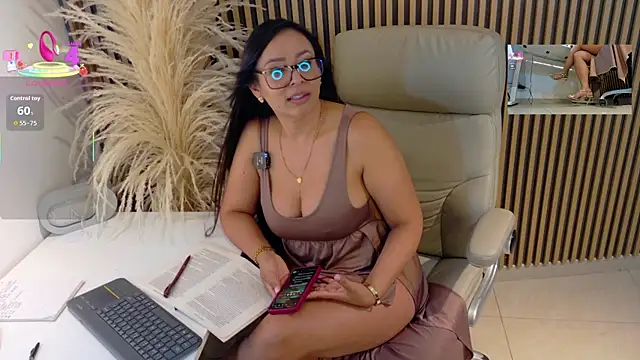 Snapshot of lulu_072 chatting on June 11, 12:23 am lulu 072 online show from June 11, 12:23 am