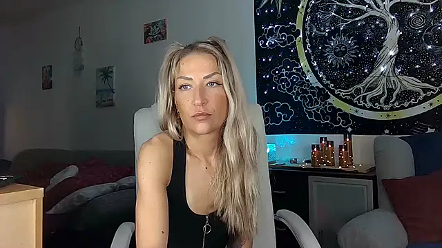 Snapshot of SexxyLiviaa chatting on February 19, 7:05 pm SexxyLiviaa online show from February 19, 7:05 pm