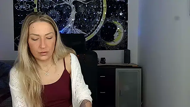 Snapshot of SexxyLiviaa chatting on February 14, 1:28 am SexxyLiviaa online show from February 14, 1:28 am