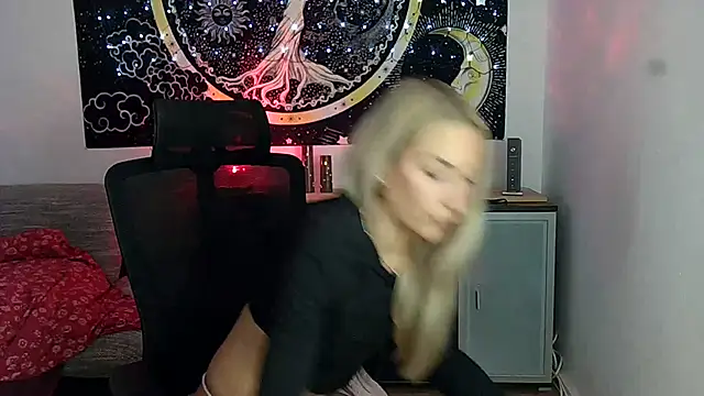 Snapshot of SexxyLiviaa chatting on June 11, 3:25 am SexxyLiviaa online show from June 11, 3:25 am