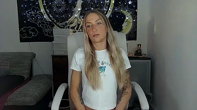 Snapshot of SexxyLiviaa chatting on October 13, 4:41 pm SexxyLiviaa online show from October 13, 4:41 pm