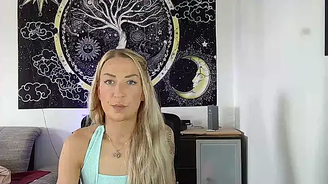 Snapshot of SexxyLiviaa chatting on July 18, 2:25 pm SexxyLiviaa online show from July 18, 2:25 pm
