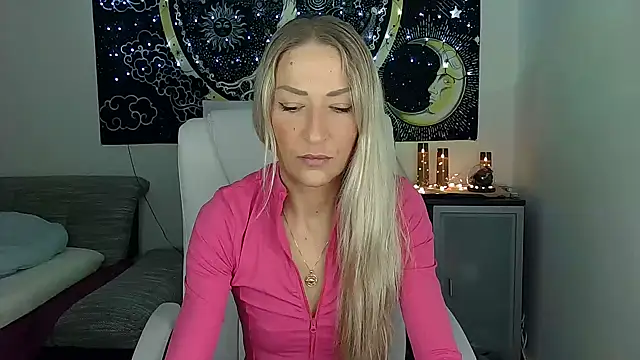 Snapshot of SexxyLiviaa chatting on October 3, 10:11 pm SexxyLiviaa online show from October 3, 10:11 pm
