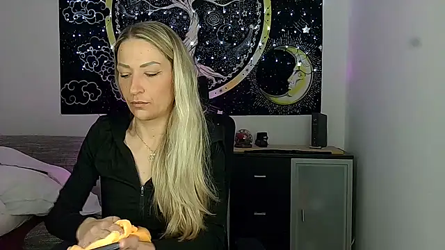 Snapshot of SexxyLiviaa chatting on February 19, 1:35 am SexxyLiviaa online show from February 19, 1:35 am