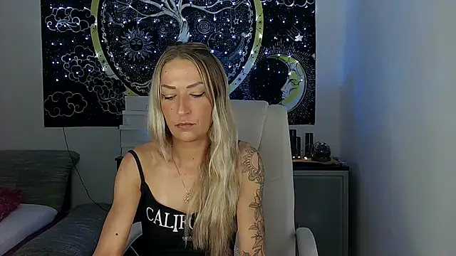 Snapshot of SexxyLiviaa chatting on September 16, 5:36 pm SexxyLiviaa online show from September 16, 5:36 pm