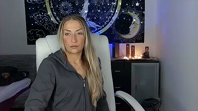 Snapshot of SexxyLiviaa chatting on October 16, 6:38 pm SexxyLiviaa online show from October 16, 6:38 pm