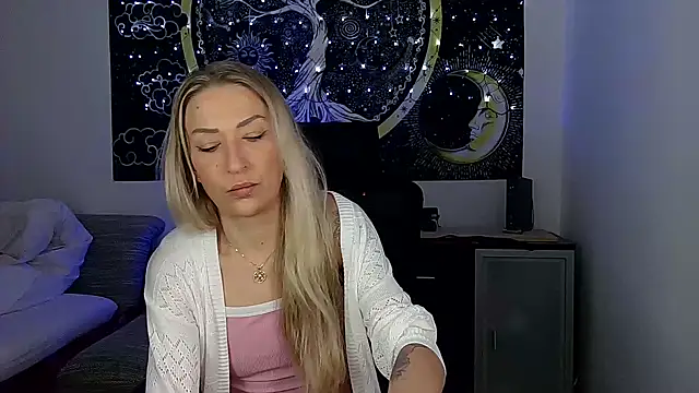 Snapshot of SexxyLiviaa chatting on February 7, 12:40 am SexxyLiviaa online show from February 7, 12:40 am