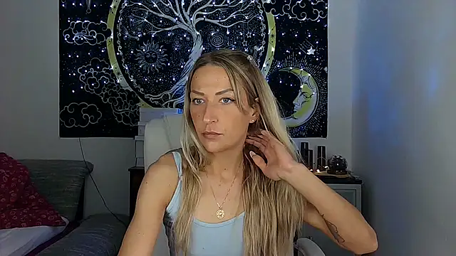 Snapshot of SexxyLiviaa chatting on September 13, 4:01 am SexxyLiviaa online show from September 13, 4:01 am