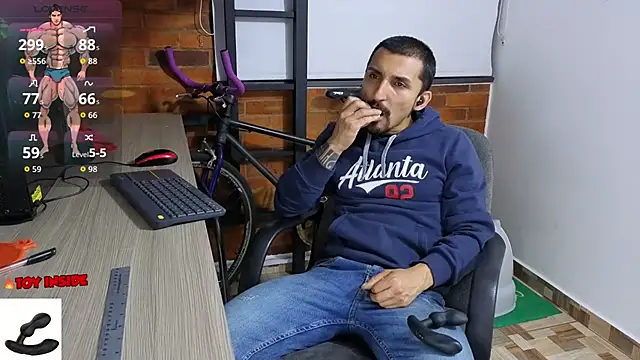 Snapshot of Marck_Muscle chatting on October 5, 2:57 am Marck Muscle online show from October 5, 2:57 am