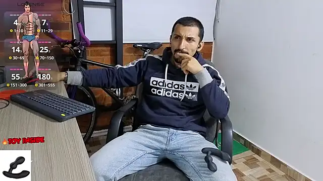 Snapshot of Marck_Muscle chatting on October 3, 11:39 pm Marck Muscle online show from October 3, 11:39 pm