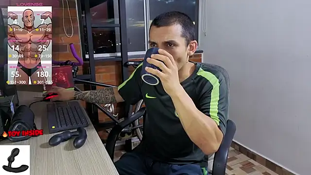 Snapshot of Marck_Muscle chatting on July 1, 11:38 pm Marck Muscle online show from July 1, 11:38 pm