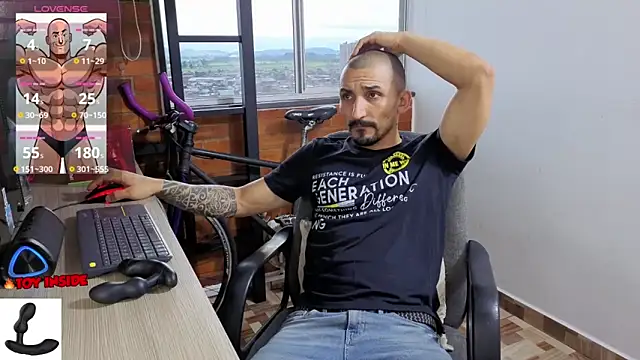 Snapshot of Marck_Muscle chatting on June 7, 10:59 pm Marck Muscle online show from June 7, 10:59 pm